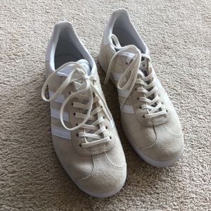 NWOT Adidas Gazelle off-white suede sneakers 7